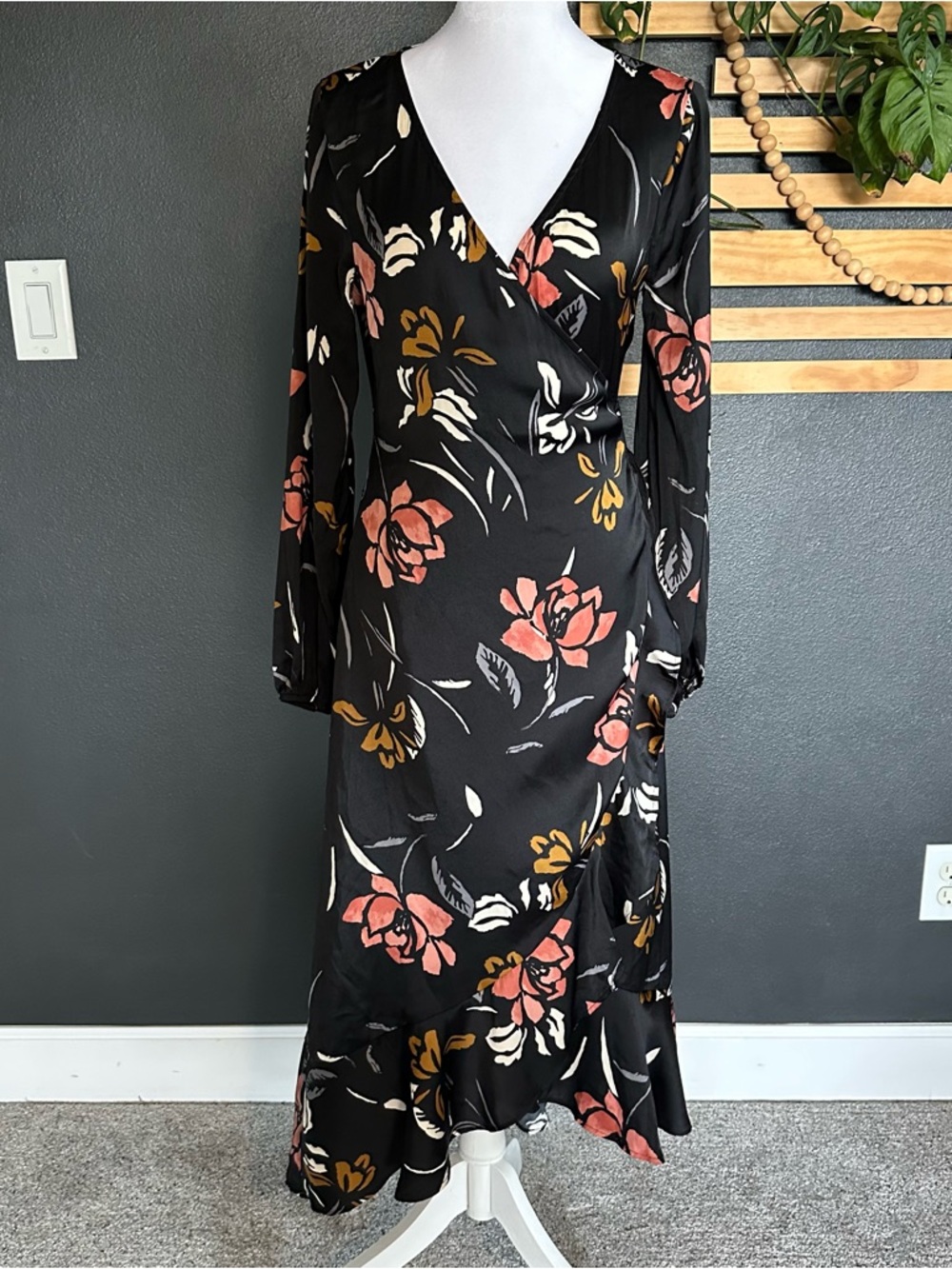 Saltwater Luxe Black Floral Wrap Dress Long Sleeve Midi NWT Size Small Boho - Picture 2 of 7